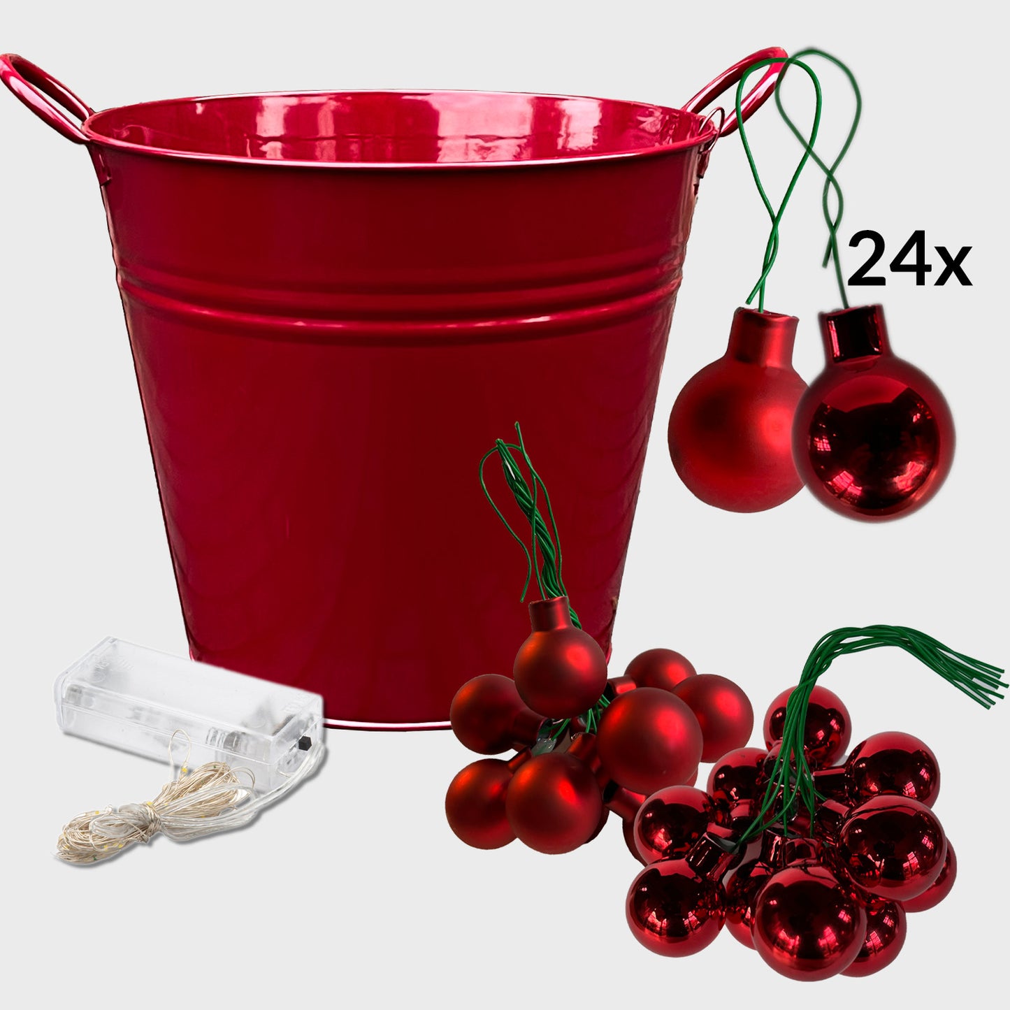 Großer Rot geschmückter Weihnachtsbaum