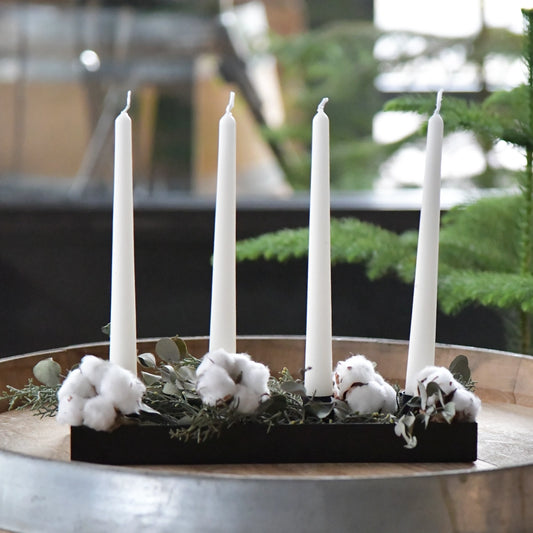 Adventskranz Modern aus Metall mit Eukalyptus und Baumwolle