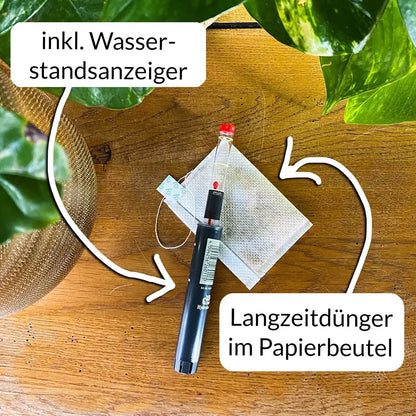 Wasserstandsanzeiger und Langzeitdünger sind im Paket enthalten